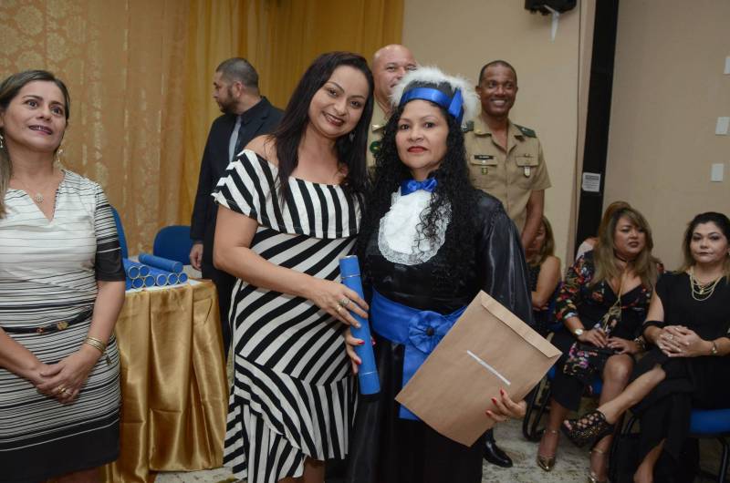 O auditório da Escola Técnica Deodoro de Mendonça, em Belém, sediou muito mais que uma cerimônia de formatura na noite desta sexta-feira (16). O clima no evento era de conquista, de vitória e de possibilidades de um futuro promissor para os 91 novos formandos dos cursos profissionalizantes ofertados pela Secretaria de Estado de Educação (Seduc).
FOTO: RAI PONTES / ASCOM SEDUC
DATA: 16.03.2018
BELÉM - PARÁ <div class='credito_fotos'>Foto: Rai Pontes/Ascom Seduc | <a href='/midias/2018/originais/344f0e7c-6938-48d0-b232-413873ead019.jpg' download><i class='fa-solid fa-download'></i> Download</a></div>