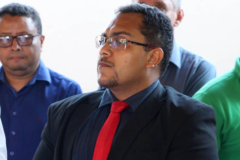 A inauguração da Unidade Integrada Pro Paz (UIPP), a entrega de uma viatura para a Polícia Civil e a assinatura de convênio para reforma e ampliação da Escola Municipal de Ensino Fundamental Brejo Grande, realizados nesta quarta-feira, 9, marcaram o início dos festejos do aniversário de 30 anos de emancipação do município de Brejo Grande do Araguaia, comemorado no dia 10 de maio. Na foto, o delegado titular de Brejo Grande do Araguaia, Jailson Silva.
FOTO: ANTONIO MACEDO / DIVULGAÇÃO
DATA: 09.05.2018
BREJO GRANDE DO ARAGUAIA - PARÁ <div class='credito_fotos'>Foto: ANTONIO MACEDO / DIVULGAÇÃO | <a href='/midias/2018/originais/347bb2f9-e866-4baf-93a4-0406a0bb5c33.jpg' download><i class='fa-solid fa-download'></i> Download</a></div>