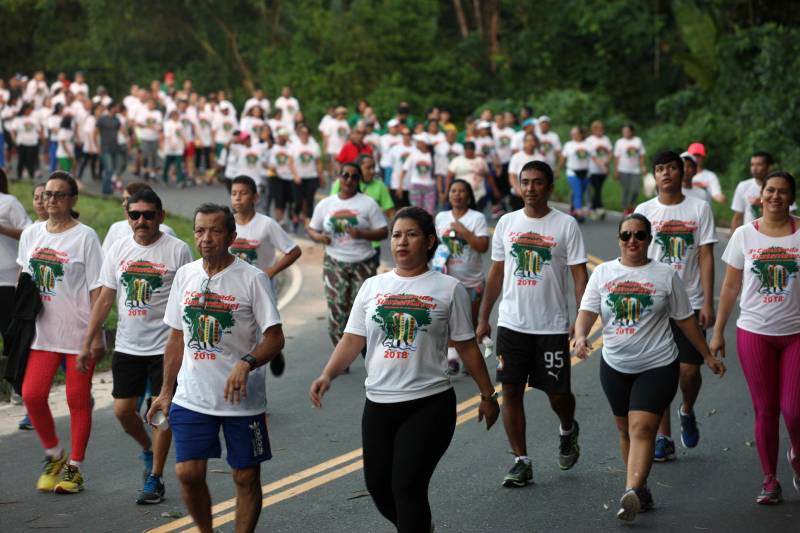 “Foi uma semana produtiva, de muito trabalho, de interação com a sociedade, e culminou com a caminhada sustentável (foto), que por sua vez foi extremamente bem-sucedida para mostrarmos que sustentabilidade também envolve saúde”. As palavras do titular da Secretaria de Estado de Meio Ambiente e Sustentabilidade (Semas), Thales Belo, encerraram uma programação vasta do Governo do Pará em alusão à Semana Mundial do Meio Ambiente.

FOTO: SIDNEY OLIVEIRA / AG. PARÁ
DATA: 09.06.2018
BELÉM - PARÁ <div class='credito_fotos'>Foto: Sidney Oliveira/Ag. Pará   |   <a href='/midias/2018/originais/34c4927c-fb6d-4eee-ba72-ea08fbe2a073.jpg' download><i class='fa-solid fa-download'></i> Download</a></div>