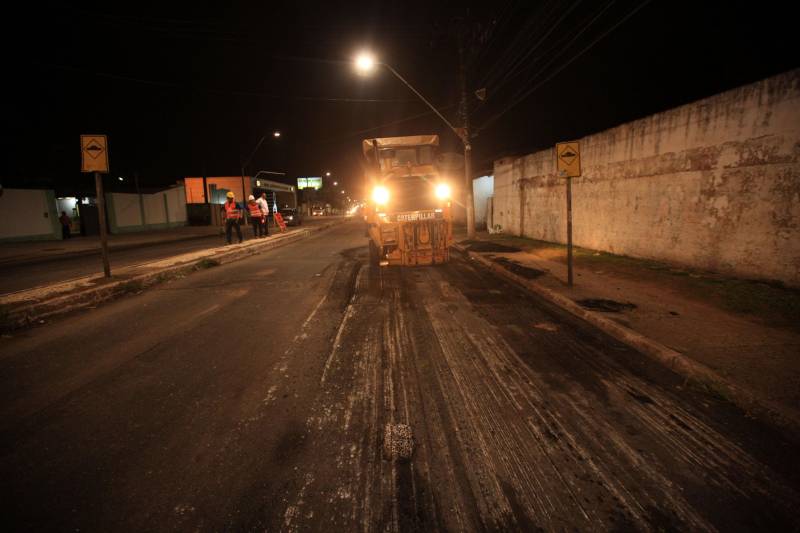 A rodovia Mário Covas, uma das vias de maior circulação de veículos e que faz a interligação entre os municípios da Região Metropolitana de Belém, já está em obras. Para evitar maiores impactos no fluxo de veículos, os serviços estão sendo executados à noite, a partir das 22 horas, e seguem até às 5 horas.
FOTO: MÁCIO FERREIRA / AG. PARÁ
DATA: 24.11.2017
ANANINDEUA - PARÁ <div class='credito_fotos'>Foto: MÁCIO FERREIRA/ AG. PARÁ | <a href='/midias/2018/originais/3526258c-8af8-4961-a041-911bde240679.jpg' download><i class='fa-solid fa-download'></i> Download</a></div>