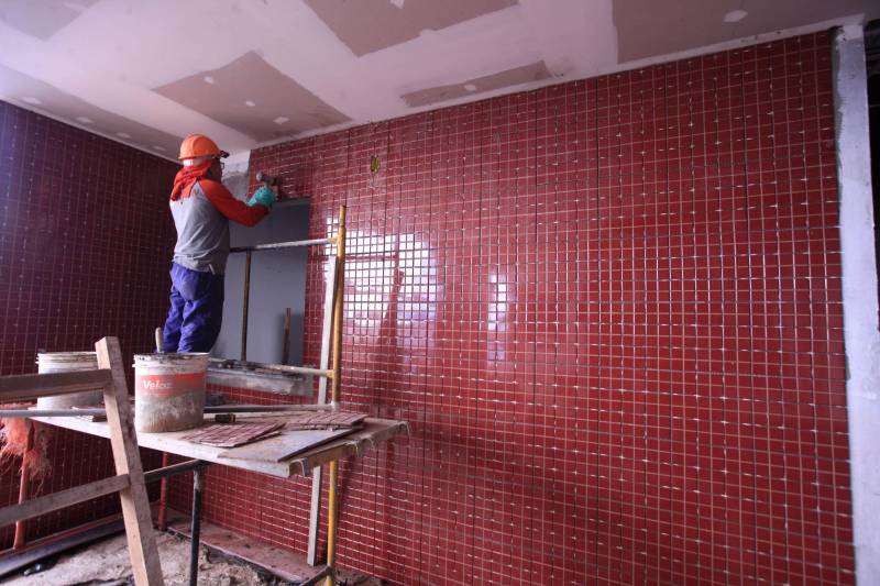 Construção do novo hospital Doutor Abelardo Santos, empreendimento do Governo do Estado sob a coordenação da Secretaria de Estado de Desenvolvimento Urbano e Obras Públicas (Sedop). A obra avançou e está com 70% de serviços executados, sendo que 500 homens trabalham distribuídos em turnos de segunda a sábado, de 7h às 22 horas.
FOTO: RODOLFO OLIVEIRA / AG. PARÁ
DATA: 11.04.2018
BELÉM - PARÁ <div class='credito_fotos'>Foto: Rodolfo Oliveira/Ag. Pará | <a href='/midias/2018/originais/3542c004-31ea-4718-8e73-efa04fe54a61.jpg' download><i class='fa-solid fa-download'></i> Download</a></div>