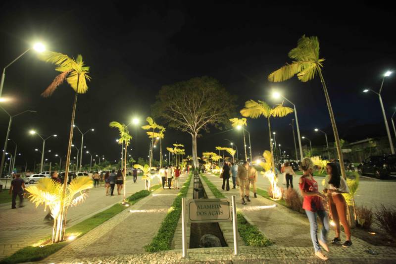 O Parque Estadual do Utinga (PEUt) o mais importante espaço de preservação e estudo da biodiversidade dentro da Região Metropolitana de Belém será reaberto à população a partir desta sexta,16, a partir das 16h30, com apresentações artísticas, com o Boi Veludinho, crianças do Pro Paz e a premiada Orquestra Sinfônica do Theatro da Paz. A apresentação será em um espaço ao ar livre e não será necessária a retirada de ingressos, por esse motivo, a recomendação é que o público chegue cedo, porque a entrada será fechada quando o espaço estiver lotado.
FOTO: MÁCIO FERREIRA / AG PARÁ
DATA: 16.03.2018
BELÉM - PARÁ <div class='credito_fotos'>Foto: MÁCIO FERREIRA/ AG. PARÁ | <a href='/midias/2018/originais/36014507-0593-4951-9426-c446aee3148b.jpg' download><i class='fa-solid fa-download'></i> Download</a></div>