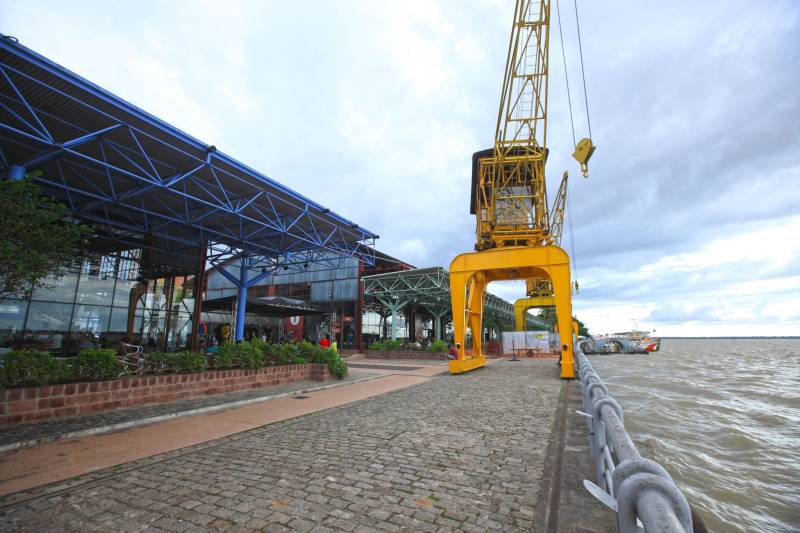 A OS Pará 2000 tem 18 anos de experiência na gestão de equipamentos turísticos. Atualmente administra a Estação das Docas (foto), Mangal das Garças, Hangar Convenções & Feiras da Amazônia, Arena Guilherme Paraense (Mangueirinho) e, mais recentemente, assumiu a gestão do Carajás Centro de Convenções e do Parque Estadual do Utinga (Peut).
FOTO: IGOR BRANDÃO / AG. PARÁ
DATA: 26.01.2018
BELÉM - PARÁ <div class='credito_fotos'>Foto: IGOR BRANDÃO / AG. PARÁ | <a href='/midias/2018/originais/361943ae-12dd-4ea0-8fe9-5e7a80df7556.jpg' download><i class='fa-solid fa-download'></i> Download</a></div>