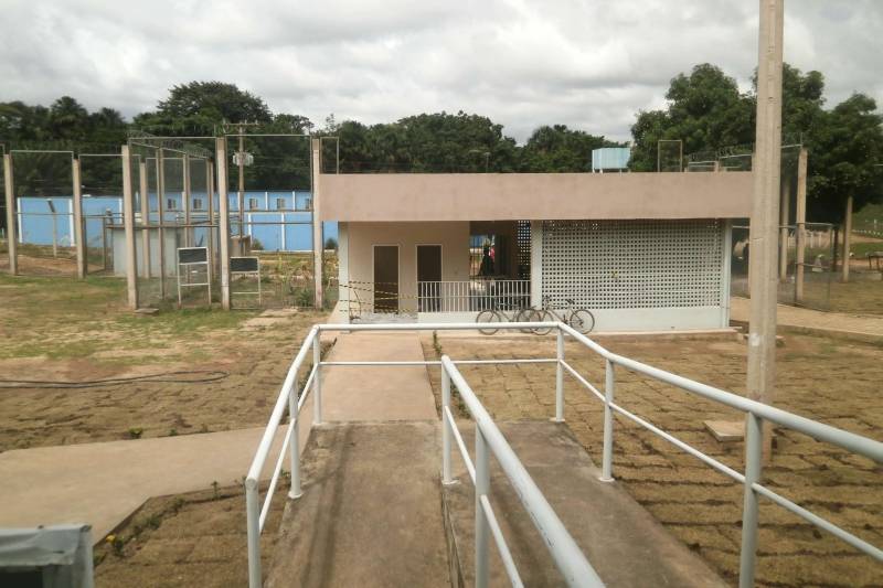 As obras do novo Centro de Recuperação Feminino (CRF) de Santarém, no oeste do Pará, estão em fase de conclusão. Cerca de 90% dos serviços já foram finalizados. A nova unidade está localizada no pólo penitenciário de Santarém, na vila de Cucurunã, e terá mais de 9 mil metros quadrados.
FOTO: CÉLIA MONTEIRO / DIVULGAÇÃO / ASCOM SUSIPE
DATA: 28.02.2018
SANTARÉM - PARÁ <div class='credito_fotos'>Foto: CÉLIA MONTEIRO / DIVULGAÇÃO / ASCOM SUSIPE | <a href='/midias/2018/originais/366c875b-5ea4-462f-b2ca-3f57cf7d0061.jpg' download><i class='fa-solid fa-download'></i> Download</a></div>