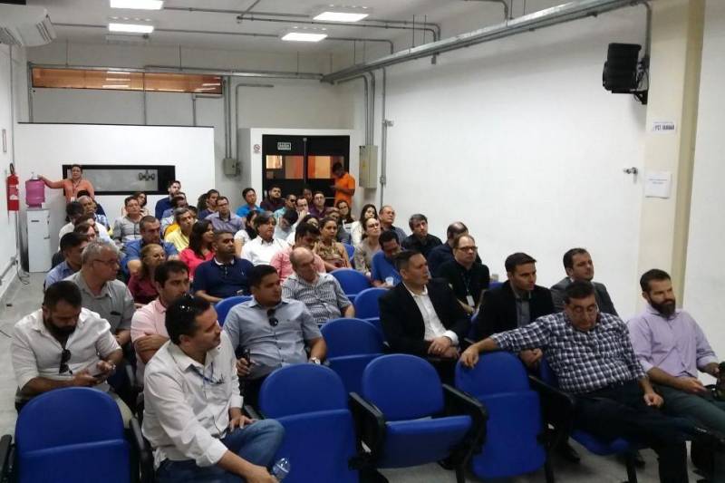 Produto tradicional e um dos principais da mesa do paraense, o açaí é majoritariamente produzido no Pará. Com o objetivo de discutir a produção e outras etapas da cadeia do fruto no estado, o Parque de Ciência e Tecnologia (PCT) Guamá recebeu nesta segunda-feira (2), no auditório do Espaço Inovação, secretários de Estado, representantes do PCT e produtores locais.
FOTO: ASCOM PCT
DATA: 02.04.2018
BELÉM - PARÁ <div class='credito_fotos'>Foto: ASCOM PCT | <a href='/midias/2018/originais/376c6452-7911-4449-9e0d-4b3eb227b5ec.jpg' download><i class='fa-solid fa-download'></i> Download</a></div>