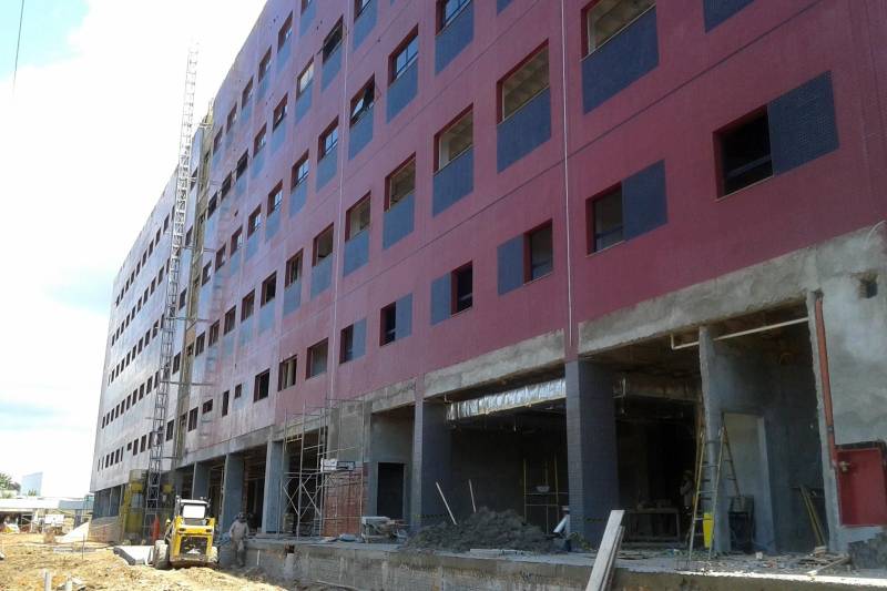 A implantação do Hospital Regional do Tapajós/HRT está inserida no contexto de ampliação e modernização gerencial e tecnológica dos serviços de saúde, em andamento no Estado e está prevista no planejamento estratégico da Secretaria de Estado de Saúde Pública – Sespa.
FOTO: ASCOM SEDOP
DATA: 30.10.2018
ITAITUBA - PARÁ <div class='credito_fotos'>Foto: Ascom Sedop | <a href='/midias/2018/originais/3772ccc3-fc80-44b8-8fc3-918e5b1e17d6.jpg' download><i class='fa-solid fa-download'></i> Download</a></div>