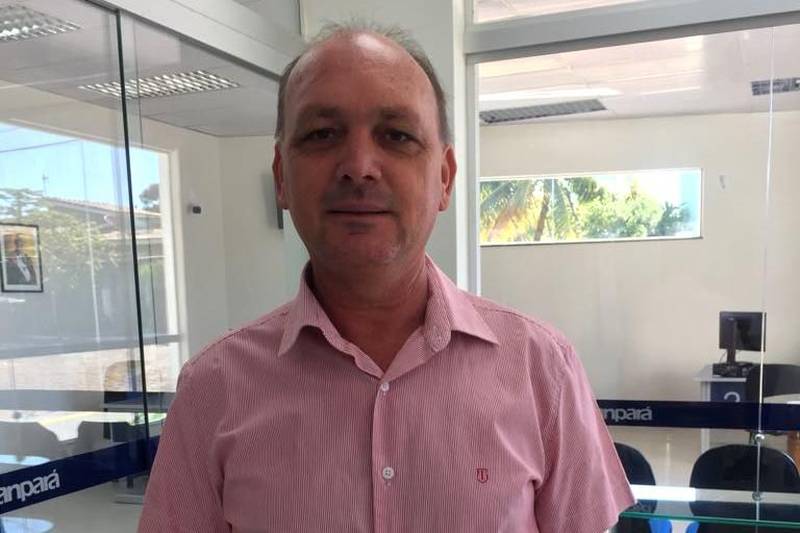 O Banpará inaugurou na manhã desta segunda-feira (9), as novas instalações da agência Sapucaia, no sudeste do Pará. Na foto, o prefeito do município, Marcos Venicios Gomes.
FOTO: ASCOM BANPARÁ
DATA: 09.07.2018
SAPUCAIA - PARÁ <div class='credito_fotos'>Foto: Ascom Banpará | <a href='/midias/2018/originais/37adb4aa-2dfc-4a84-bfb9-607a338c5bf8.jpg' download><i class='fa-solid fa-download'></i> Download</a></div>