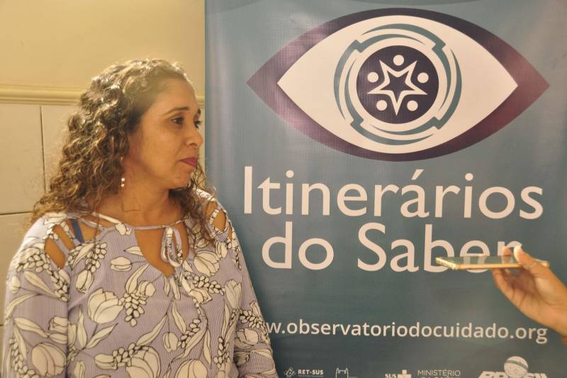 A Escola Técnica do Sistema Único de Saúde do Pará "Dr. Manuel Ayres” (Etsus), vinculada à Secretaria de Estado de Saúde Pública (Sespa), iniciou nesta quarta-feira (25) o curso de Qualificação em Acolhimento em Saúde, destinado a 92 tutores da área da saúde e educação. A ação, que será encerrada nesta sexta-feira (27), faz parte do Projeto Itinerários do Saber, do Ministério da Saúde, em parceria com o Instituto de Comunicação e Informação Científica e Tecnológica em Saúde da Fundação Oswaldo Cruz (Fiocruz). “A Etsus é coordenadora estadual do Projeto Itinerários do Saber, que tem o objetivo de promover o desenvolvimento de estratégias para qualificação dos profissionais de saúde de nível médio e técnico, visando ao aperfeiçoamento do Sistema Único de Saúde (SUS)”, informou Rafaela Chiappetta, facilitadora do curso. Na foto, Rubia Brito, enfermeira do município de Augusto Corrêa (nordeste paraense).
FOTO: JOSÉ PANTOJA / ASCOM SESPA
DATA: 25.04.2018
BELÉM - PARÁ <div class='credito_fotos'>Foto: José Pantoja / Ascom Sespa | <a href='/midias/2018/originais/386a64e6-2066-4387-8145-edff3a2fb496.jpg' download><i class='fa-solid fa-download'></i> Download</a></div>