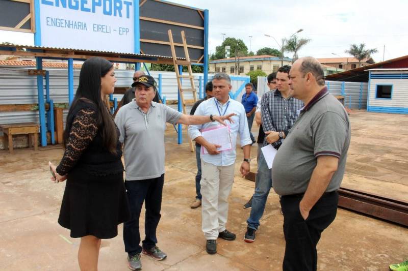 O presidente da Companhia de Portos e Hidrovias do Pará (CPH), Alexandre Von (d), vistoriou na tarde desta quarta-feira (21), a obra do terminal hidroviário do município de Almeirim, na região oeste do estado. A nova estrutura portuária vai organizar o transporte de cargas e passageiros e contribuir para dinamizar a economia do município de 33.195 habitantes.
FOTO: SAMUEL ALVARENGA / SECOM
DATA: 21.02.2018
ALMEIRIM - PARÁ <div class='credito_fotos'>Foto: Samuel Alvarenga / Secom | <a href='/midias/2018/originais/38820862-e001-466a-9c7b-640f1ab95367.jpg' download><i class='fa-solid fa-download'></i> Download</a></div>