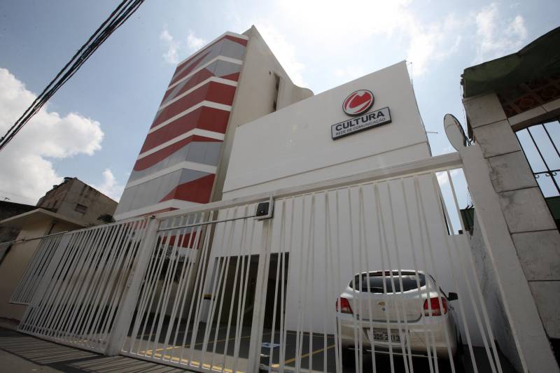 O único veículo de comunicação pública do Pará, com alcance nos 115 municípios do Estado, inaugurou no dia 24 de outubro, a sua primeira sede. Após trinta anos no prédio da imprensa oficial, as atividades da rede Cultura de televisão, rádio e do portal, além da parte administrativa, passam a serem concentradas na Rua dos Pariquis, no Bairro da Cremação.

FOTO: CARLOS SODRÉ / AG. PARÁ
DATA: 01.12.2018
BELÉM - PARÁ <div class='credito_fotos'>Foto: CARLOS SODRÉ / AG. PARÁ    |   <a href='/midias/2018/originais/39359c9a-92d0-4549-b7af-b794b5dcdbcd.jpg' download><i class='fa-solid fa-download'></i> Download</a></div>