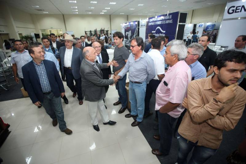 A pecuária é uma das principais cadeias produtivas do Pará, que se destaca no cenário nacional por possuir o quinto maior rebanho bovino, com mais de 20 milhões de cabeças. A importância do Estado na cadeia produtiva brasileira é destaque na InterCorte, evento que reúne iniciativas em prol do desenvolvimento do setor. A abertura, na noite desta segunda-feira, 21, no Carajás Centro de Convenções, em Marabá, sudeste paraense, contou com a presença do governador Simão Jatene, parlamentares e autoridades locais.

FOTO: THIAGO GOMES / AG. PARÁ
DATA: 21.05.2018
MARABÁ - PARÁ <div class='credito_fotos'>Foto: Thiago Gomes /Ag. Pará   |   <a href='/midias/2018/originais/394e24b8-050d-40a2-9048-82fa3c032fad.jpg' download><i class='fa-solid fa-download'></i> Download</a></div>