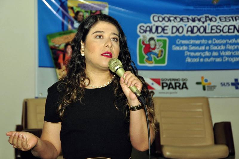 Debater as formas de acesso do adolescente aos serviços de saúde pública, discutir as peculiaridades desse público e intensificar o diálogo com profissionais de educação estiveram entre os objetivos principais da terceira edição do Seminário de Boas Práticas em Saúde do Adolescente e Jovem no Pará, que terminou nesta quarta-feira, 14, no auditório da Secretaria de Estado da Fazenda do Pará (Sefa). Na foto, a coordenadora estadual de Saúde da Mulher, Gabriela Góes.
FOTO: ASCOM SESPA
DATA: 14.11.2018
BELÉM- PARÁ <div class='credito_fotos'>Foto: ASCOM SESPA | <a href='/midias/2018/originais/3955af9c-51b2-40bd-836b-89ea233d5253.jpg' download><i class='fa-solid fa-download'></i> Download</a></div>