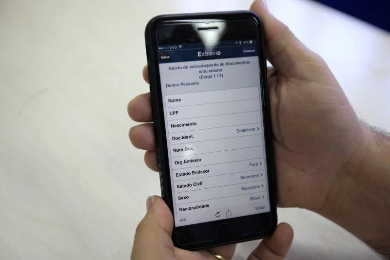Um aplicativo através do qual se consegue acessar todos os serviços informatizados do Governo do Estado, de uma forma prática e interativa. Esse é o “Tá na Mão”, app que em breve será lançado pela
Empresa de Tecnologia da Informação e Comunicação do Estado do Pará ( Prodepa).
FOTO: RODOLFO OLIVEIRA / AG. PARÁ
DATA: 30.03.2018
BELÉM - PARÁ <div class='credito_fotos'>Foto: Rodolfo Oliveira/Ag. Pará | <a href='/midias/2018/originais/3957159d-05e4-4031-98dc-11a55e82f156.jpg' download><i class='fa-solid fa-download'></i> Download</a></div>
