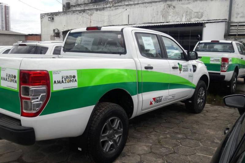 Mais de 90 municípios serão atendidos, nesta quinta-feira (22), com a entrega de 188 bens e dois novos sistemas de gestão ambiental, o Sistema de Alerta do Desmatamento – LDI Automatizado e a Plataforma Simples Ambiental. No total, serão doados 68 caminhonetes, 99 notebooks e 21 projetores multimídia, distribuídos entre cerca de 90 municípios e a Empresa de Assistência Técnica e Extensão Rural do Estado (Emater), Instituto de Terras do Pará (Iterpa) e Semas/ Cimam.
FOTO: ASCOM PMV
DATA: 20.03.2018
BELÉM - PARÁ <div class='credito_fotos'>Foto: ASCOM PMV | <a href='/midias/2018/originais/3977e09b-5a06-4a45-9d28-405b828cc366.jpg' download><i class='fa-solid fa-download'></i> Download</a></div>