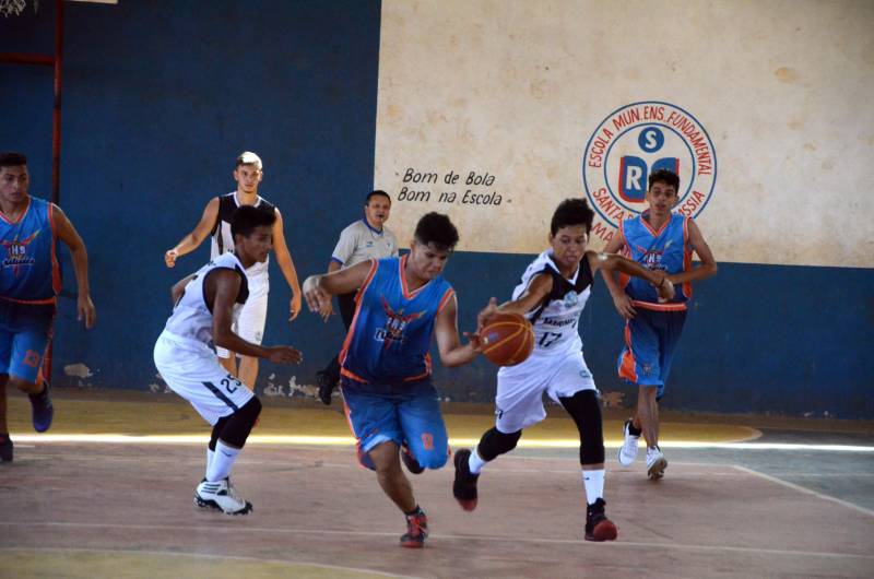 Paragominas, Mãe do Rio e Tomé-Açu são os primeiros campeões da Regional dos Jogos Estudantis Paraenses (JEPS), que ocorrem até domingo (13) em Mãe do Rio, na região nordeste do Pará. No Handebol Categoria B os vencedores foram os atletas de Mãe de Rio da Escola Estadual Marino Contti, com um placar de 19 a 21 contra o time de Ipixuna do Pará da Escola Estadual Irmã Agnes Vincquier.
FOTO: ELISEU DIAS / ASCOM SEDUC
DATA: 11.05.2018
MÃE DO RIO - PARÁ <div class='credito_fotos'>Foto: Eliseu Dias / Ascom Seduc | <a href='/midias/2018/originais/398004fc-dde6-496a-92b9-36d53d0c0e05.jpg' download><i class='fa-solid fa-download'></i> Download</a></div>