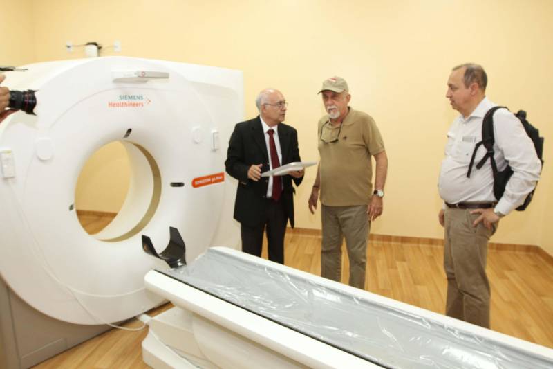 O moderno Hospital Regional Público dos Caetés, no município de Capanema, já é uma realidade. A unidade vai beneficiar a região nordeste do Estado com a entrega da obra, que ocorrerá neste sábado (22), garantindo mais uma opção em atendimento obstetrício e de alta complexidade no Estado.

FOTOS: CRISTINO MARTINS-AG PARÁ
LOCAL: CAPANEMA-PA
DARA: 24.12.2018 <div class='credito_fotos'>Foto: Cristino Martins/Ag. Pará   |   <a href='/midias/2018/originais/39f7415b-d820-420f-b2c6-763156f130c0.jpg' download><i class='fa-solid fa-download'></i> Download</a></div>