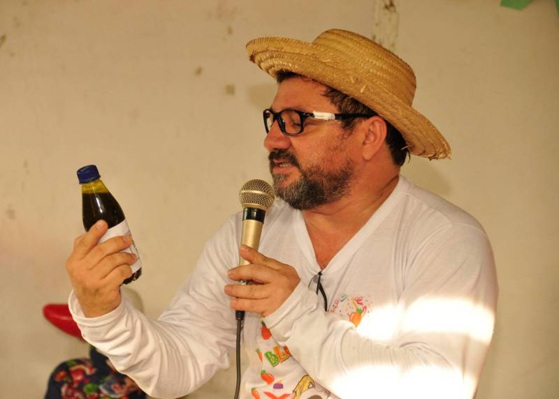 Participação especial do personagem Epaminondas Gustavo, criado pelo juiz Cláudio Rendeiro, que entraram como parceiros do evento.
FOTO: JOSÉ PANTOJA / ASCOM SESPA
DATA: 26.06.2018
BELÉM - PARÁ <div class='credito_fotos'>Foto: José Pantoja/ Sespa | <a href='/midias/2018/originais/3a11a755-05f0-4919-9563-30c43ee2311d.jpg' download><i class='fa-solid fa-download'></i> Download</a></div>