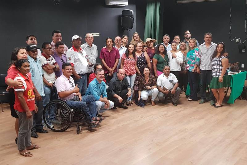Com a finalização do termo de cooperação técnica firmado entre o governo do Estado e o Programa das Nações Unidas para o Desenvolvimento (Pnud) visando à implantação da política de Governança Pública Compartilhada e dos Fóruns Municipais de Socioeconomia, representantes da população de Tucuruí, um dos quatros municípios-pilotos na região, se reuniram nesta terça-feira (06) com as equipes do Pnud e do Centro Regional de Governo do Sudeste do Pará (CRGSP), no Centro de Esportes Unificados, no Bairro Santa Mônica.
FOTO: ASCOM CRGSP
DATA: 06.11.2018
TUCURUÍ - PARÁ <div class='credito_fotos'>Foto: ASCOM CRGSP | <a href='/midias/2018/originais/3a43e429-456e-4e3c-bd35-74a5e71ca919.jpg' download><i class='fa-solid fa-download'></i> Download</a></div>