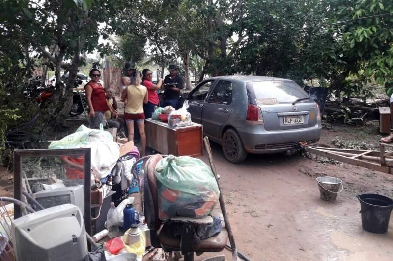 A chuva forte que caiu durante a tarde e a noite da última segunda-feira (26) em Redenção, provocou o rompimento de três represas em áreas privadas no município e, com isso, afetou 250 famílias em 12 bairros da cidade.

FOTO: ASCOM DEFESA CIVIL
DATA: 26.11.2018
REDENÇÃO - PARÁ <div class='credito_fotos'>Foto: ASCOM / DEFESA CIVIL    |   <a href='/midias/2018/originais/3a60ecb6-e79f-4a79-b4a0-688c7f795a54.jpg' download><i class='fa-solid fa-download'></i> Download</a></div>