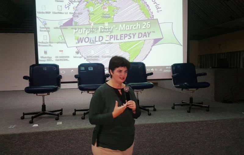 Com o apoio da Secretaria de Estado de Saúde Pública (Sespa), aconteceu neste sábado (24), o 2º Simpósio Norte-Brasileiro de Epilepsia, no Centro Cultural Tancredo Neves. Além de divulgar o dia mundial de conscientização da Epilepsia, em 26 de março – conhecido como Purple Day (“Dia Roxo”) – o evento fez um panorama atual da atenção ao paciente epiléptico no Estado. Com o tema “Epilepsia no Pará: Passado, Presente e Futuro”, o simpósio também discutiu os avanços da ciência na identificação e tratamento da epilepsia, o sistema de atendimento aos pacientes, avanços tecnológicos na cirurgia da epilepsia, a realidade no Sistema Único de Saúde (SUS), entre outros assuntos. Na foto, a secretária adjunta de Sespa, Heloísa Guimarães.
FOTO: CARLA FISCHER / ASCOM SESPA
DATA: 24.03.2018
BELÉM - PARÁ <div class='credito_fotos'>Foto: CARLA FISCHER / ASCOM SESPA | <a href='/midias/2018/originais/3a80ea26-eb19-4036-b682-3b7e5ad28a36.jpg' download><i class='fa-solid fa-download'></i> Download</a></div>