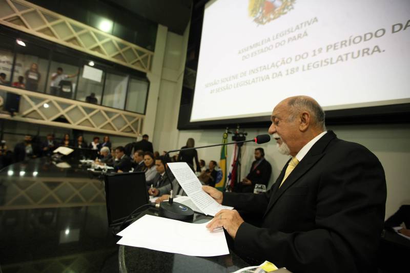 O governador Simão Jatene (foto) entregou, na manhã desta terça-feira (6), a "Mensagem Governamental do Pará à Assembleia Legislativa 2018", em sessão especial que abriu os trabalhos da Casa no exercício 2018. A leitura do documento destacou os principais resultados alcançados pelo governo no ano anterior e fez prognósticos de obras e serviços previstos para este ano.
FOTO: ANTONIO SILVA / AG. PARÁ
DATA: 06.02.2018
BELÉM - PARÁ <div class='credito_fotos'>Foto: Antônio Silva/Ag. Pará | <a href='/midias/2018/originais/3acd2a1f-3dbd-467c-b7be-6d5d381c69ee.jpg' download><i class='fa-solid fa-download'></i> Download</a></div>