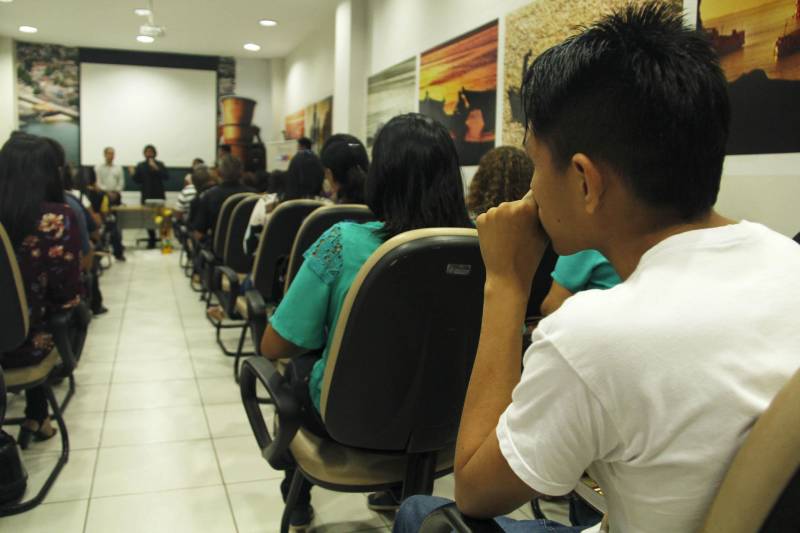 A aplicação da medida socioeducativa em meio aberto (liberdade assistida e prestação de serviços à comunidade) para adolescentes em conflito com a lei foi o tema que norteou as discussões do 2º Encontro Temático da Socioeducação, realizado na Estação Cidadania, em Santarém, nesta quinta-feira, 26.
FOTO: FRANKLIN SALVADOR / ASCOM FASEPA
DATA: 26.04.2018
SANTARÉM - PARÁ <div class='credito_fotos'>Foto: Franklin Salvador/Ascom Fasepa | <a href='/midias/2018/originais/3ad1340f-d484-4e33-a260-f555072c31c4.jpg' download><i class='fa-solid fa-download'></i> Download</a></div>