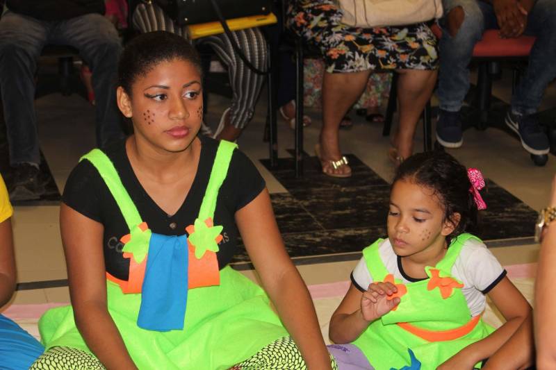 Possibilitar, por meio de atividades, metodologias e experiências, o acesso a conhecimentos capazes de fortalecer vínculos familiares e comunitários é o objetivo do Projeto Família e Cidadania: Viver é conviver, que na manhã desta terça-feira (27) promoveu mais um evento, destinado a integrantes de organizações da sociedade civil. 

FOTO: ASCOM NAC
DATA: 27.11.2018
BELÉM - PARÁ <div class='credito_fotos'>Foto: Ascom NAC   |   <a href='/midias/2018/originais/3af378bd-1a29-4a2b-926e-ed15e7fed2d2.jpg' download><i class='fa-solid fa-download'></i> Download</a></div>