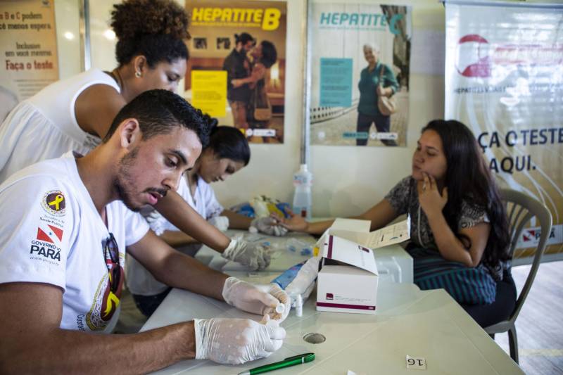 Com o tema “Fazer saúde na Amazônia: desafios e perspectivas nas comunidades ribeirinhas”, a XII Semana da Saúde realizada pelo Centro de Ciências Biológicas e da Saúde (CCBS) da Universidade do Estado do Pará (Uepa) foi aberta na noite desta quarta-feira, 16.
FOTO: NAILANA THIELY / ASCOM UEPA
DATA: 17.05.2018
BELÉM - PARÁ <div class='credito_fotos'>Foto: Nailana Thiely / Ascom Uepa | <a href='/midias/2018/originais/3b2db237-ca37-49b9-b753-7b2883cebb5b.jpg' download><i class='fa-solid fa-download'></i> Download</a></div>