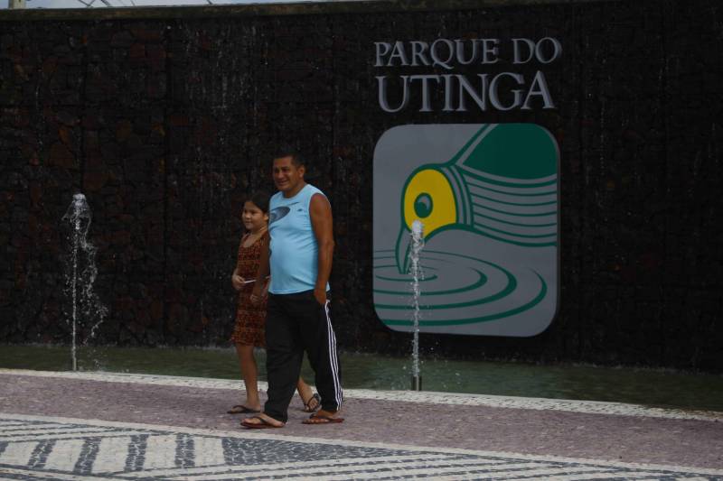 O Parque Estadual do Utinga (PEUt) o mais importante espaço de preservação e estudo da biodiversidade dentro da Região Metropolitana de Belém será reaberto à população a partir desta sexta,16, a partir das 16h30, com apresentações artísticas, com o Boi Veludinho, crianças do Pro Paz e a premiada Orquestra Sinfônica do Theatro da Paz. A apresentação será em um espaço ao ar livre e não será necessária a retirada de ingressos, por esse motivo, a recomendação é que o público chegue cedo, porque a entrada será fechada quando o espaço estiver lotado.
FOTO: THIAGO GOMES / AG PARÁ
DATA: 16.03.2018
BELÉM - PARÁ <div class='credito_fotos'>Foto: Thiago Gomes /Ag. Pará | <a href='/midias/2018/originais/3b6146e4-f5f6-4eed-a335-6134e198b752.jpg' download><i class='fa-solid fa-download'></i> Download</a></div>