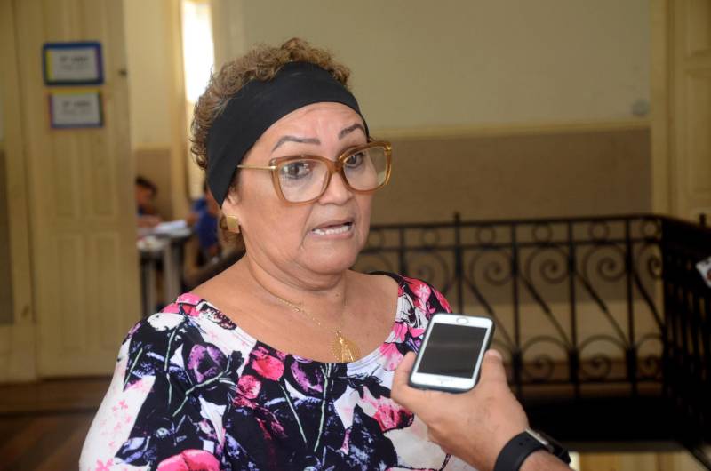 Com um desempenho irretocável no Campeonato Paralímpico Estudantil 2018, que ocorreu em São Paulo, neste mês de novembro, entre os dias 21e 23, Lucas Costa, da Escola Estadual Barão do Rio Branco, localizada no bairro de Nazaré, em Belém, subiu três vezes ao topo do pódio por vencer as provas dos 60, 100 e 800 metros no Atletismo. Na foto, a diretora da Escola, Elisabete Nogueira.

FOTO: FERNANDO NOBRE / ASCOM SEDUC
DATA: 27.11.2018
BELÉM - PARÁ <div class='credito_fotos'>Foto: FERNANDO NOBRE/ASCOM SEDUC   |   <a href='/midias/2018/originais/3ba6a795-611a-449b-9b1c-b3155c9240d4.jpg' download><i class='fa-solid fa-download'></i> Download</a></div>