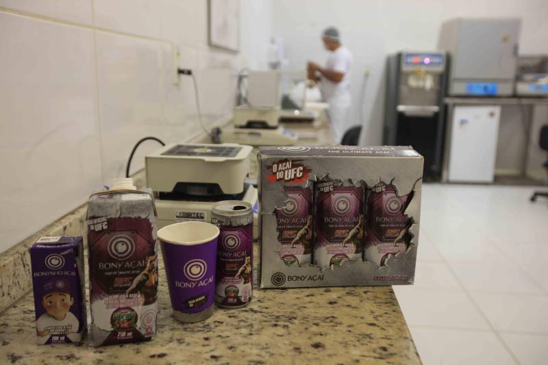 Mais de 300 produtores compareceram à arena Bira's, em Igarapé-Miri, no nordeste paraense, na manhã de quinta-feira (15), em busca de informações sobre crédito, qualificação profissional, regularização fundiária e cadeia produtiva. O público foi atendido pela "Caravana Pará 2030 - Igarapé-Miri", promovida pelo governo do Estado, que levou ao município os serviços de várias secretarias, bancos e instituições ligadas à produção e à intermediação de negócios.
FOTO: RODOLFO OLIVEIRA / AG. PARÁ
DATA: 16.03.2018
IGARAPÉ-MIRI - PARÁ <div class='credito_fotos'>Foto: Rodolfo Oliveira/Ag. Pará | <a href='/midias/2018/originais/3c1acee6-22b3-45ee-9850-0c9202128d09.jpg' download><i class='fa-solid fa-download'></i> Download</a></div>