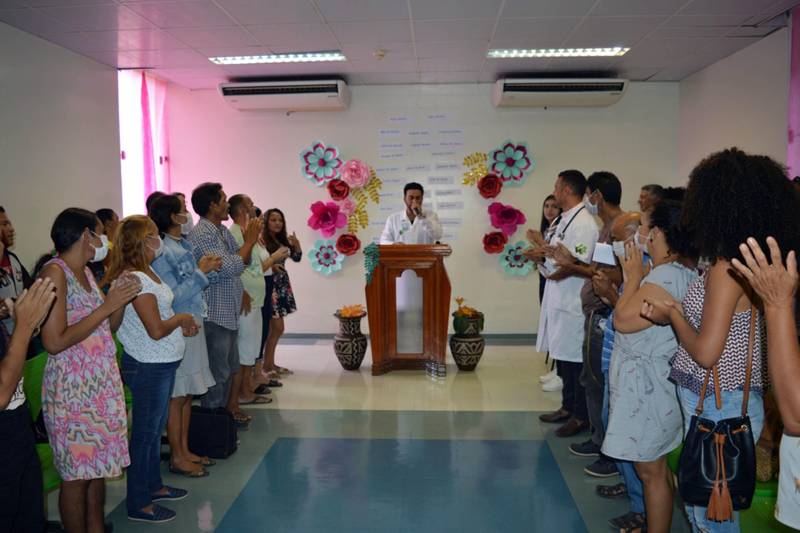 Em novembro de 2016, o Hospital Regional do Baixo Amazonas (HRBA), em Santarém, realizou o primeiro transplante de rim do Oeste do Pará. Dois anos depois, a Unidade já comemora a marca de 31 procedimentos realizados. Para comemorar a data, os pacientes transplantados foram convidados para participar do primeiro Encontro Interdisciplinar para Pacientes Pós-Transplante Renal, realizado na tarde desta quinta-feira (22), no HRBA.

FOTO: ASCOM HRBA
DATA: 23.11.2018
SANTARÉM - PARÁ <div class='credito_fotos'>Foto: Ascom HRBA   |   <a href='/midias/2018/originais/3c79e43f-12aa-446d-9fbd-c77fa56d5735.jpg' download><i class='fa-solid fa-download'></i> Download</a></div>