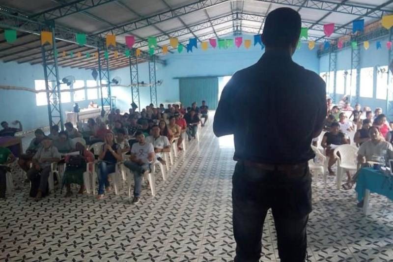Agricultores de Mojuí dos Campos, no oeste paraense, convidaram a equipe do escritório local da Empresa de Assistência Técnica e Extensão Rural do Estado do Pará (Emater) para participar, como observadora e opinante, do processo de previsão orçamentária e de planejamento estratégico para 2019, na sede do Sindicato dos Trabalhadores e Trabalhadoras Rurais (STTR).

FOTO: ASCOM EMATER
DATA: 28.11.2018
MOJUÍ DOS CAMPOS - PARÁ <div class='credito_fotos'>Foto: ASCOM EMATER   |   <a href='/midias/2018/originais/3c930682-2b37-4493-9980-5cbd33883094.jpg' download><i class='fa-solid fa-download'></i> Download</a></div>