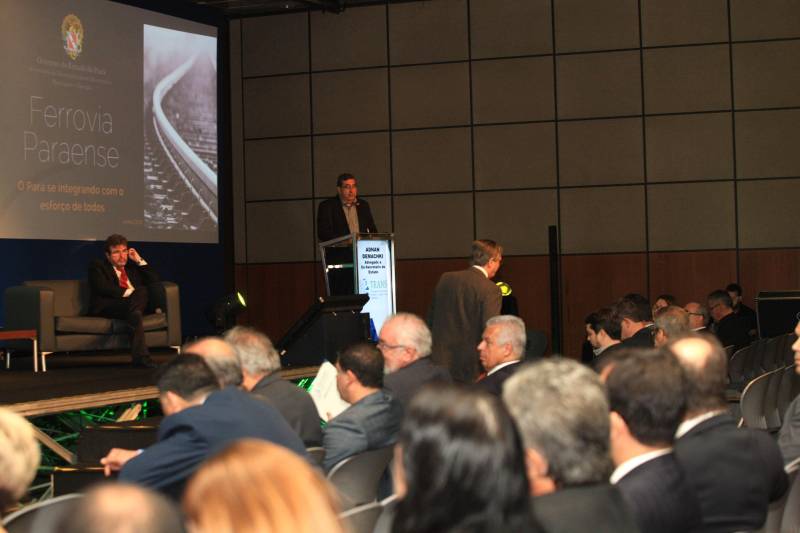 De acordo com Adnan Demachki (foto), a lei prevê que esses recursos sejam aplicados em investimentos em infraestrutura. No caso dos recursos que a Vale vai pagar pela renovação da estrada de ferro Vitória Minas, o Governo Federal já anunciou que os recursos ficarão naquela região mesmo, ou seja, serão aplicados na construção de uma ferrovia ligando o Porto de Tubarão até Presidente Keneddy, no Espírito Santo.
FOTO: RODOLFO OLIVEIRA / AG. PARÁ
DATA: 20.06.2018
belém - pará <div class='credito_fotos'>Foto: Rodolfo Oliveira/Ag. Pará | <a href='/midias/2018/originais/3c9fccea-e685-4e84-9441-1cce2225a1be.jpg' download><i class='fa-solid fa-download'></i> Download</a></div>