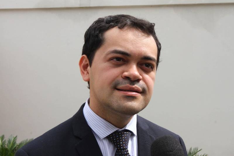 Restaurante self service, rampa de acesso, nova fachada, câmeras de vigilância e elevadores elétricos. O prédio-sede da Secretaria Estadual de Meio Ambiente e Sustentabilidade (Semas), em Belém, continua no mesmo lugar, mas parece novo. Na fdoto, o secretário de Meio-Ambiente, Thales Belo.
FOTO: CRISTINO MARTINS / AG. PARÁ
DATA: 16.03.2018
BELÉM - PARÁ <div class='credito_fotos'>Foto: Cristino Martins/Ag. Pará | <a href='/midias/2018/originais/3cb387af-0314-4fe0-8a8f-c79c3f955885.jpg' download><i class='fa-solid fa-download'></i> Download</a></div>