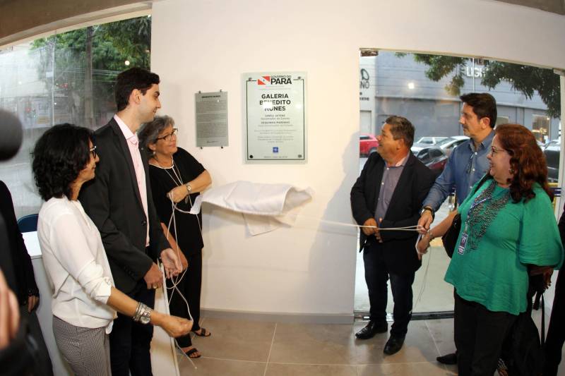 Um grande cortejo cultural marcou a tarde desta quinta-feira, 03, durante a inauguração da Galeria Benedito Nunes, na sede da Fundação Cultural do Pará, no Centur. Participaram representantes dos grupos de Bois de São Caetano de Odivelas, como boi Tinga, Faceiro e Vaca Velha, animados pela banda Milícia Odivelense. Os grupos trouxeram a cultura do Boi de Máscaras para o público de Belém e São Caetano que participaram do evento.
FOTO: CRISTINO MARTINS / AG. PARÁ
DATA: 03.05.2018
BELÉM - PARÁ <div class='credito_fotos'>Foto: Cristino Martins/Ag. Pará | <a href='/midias/2018/originais/3cd9a641-cb3b-40ac-b58c-8a52e870bd32.jpg' download><i class='fa-solid fa-download'></i> Download</a></div>