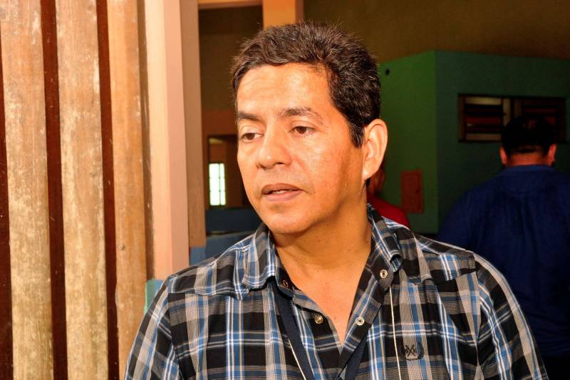 Com o objetivo de fortalecer as ações de humanização na Rede de Atenção Psicossocial (Raps) em Belém foi oficializado, na sexta-feira (2), em encontro na República Terapêutica de Passagem (RTP), o Colegiado HumanizaRAPs, que reúne todos os Centros de Atenção Psicossocial (Caps) e a RTP Mental. Na foto, o coordenador estadual de Humanização, Guilherme Martins.
FOTO: JOSÉ PANTOJA / ASCOM SESPA
DATA: 05.03.2018
BELÉM - PARÁ <div class='credito_fotos'>Foto: José Pantoja / Ascom Sespa | <a href='/midias/2018/originais/3d39dcac-7b55-4b7c-a1fb-5ee001d1a57c.jpg' download><i class='fa-solid fa-download'></i> Download</a></div>