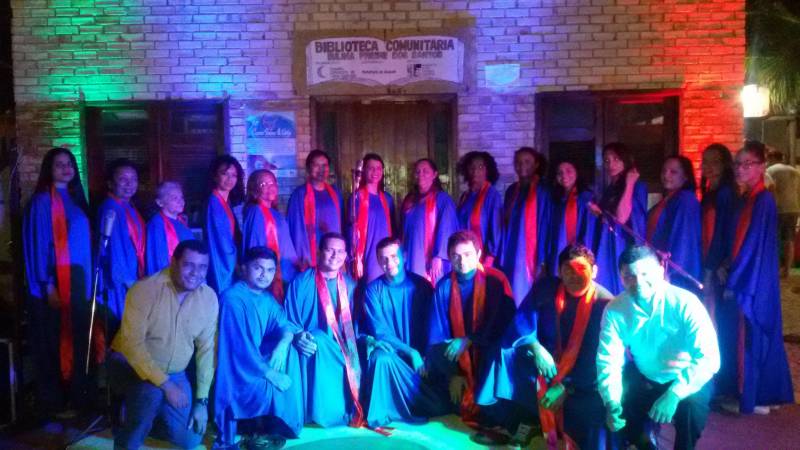 O complexo turístico da Estação das Docas inicia sua programação de Natal (foto) nesta quarta-feira, 12, e segue até o dia 25. Todas as programações são gratuitas. Nesta quarta, 12, quem encantará o público é o Canto Infantil do Colégio Adventista, a partir das 17h30, na orla do Armazém 3. No sábado (15) é a vez da Cantata de Natal com o Coral Infantojuvenil Vale Música, no Anfiteatro São Pedro Nolasco, a partir das 18h30.

FOTO: ASCOM / OS PARÁ 2000
BELÉM - PARÁ <div class='credito_fotos'>Foto: Ascom Pará 2000   |   <a href='/midias/2018/originais/3d46abbb-5aab-4971-a9bf-4c97bd7340ac.jpg' download><i class='fa-solid fa-download'></i> Download</a></div>