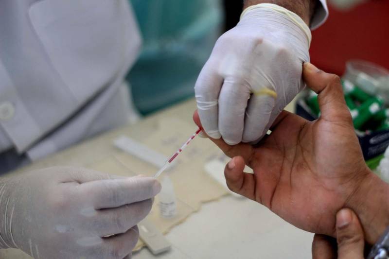 O Departamento Penitenciário Nacional (Depen), órgão vinculado ao Ministério da Justiça e Segurança Pública, realizou um mutirão do projeto Identidade Cidadã, nos dias 19 e 20 de dezembro, no Presídio Estadual Metropolitano (PEM) III. A ação teve como objetivo emitir a segunda via de certidões de nascimento ou de casamento para pessoas privadas de liberdade. O projeto é uma parceria do Depen com a Associação de Notários e Registradores do Brasil (Anoreg) e a Superintendência do Sistema Penitenciário do Pará (Susipe). A partir de um levantamento feito pelos assistentes sociais do PEM III, foi constatada a necessidade de emitir a segunda via da certidão de nascimento para 154 internos.

FOTO: VELOSO JÚNIOR / ASCOM SUSIPE
DATA: 20.12.2018
SANTA IZABEL - PARÁ <div class='credito_fotos'>Foto: Veloso Junior / Ascom Susipe   |   <a href='/midias/2018/originais/3d6664c1-ba3f-490d-9fc5-86b799f7c224.jpg' download><i class='fa-solid fa-download'></i> Download</a></div>