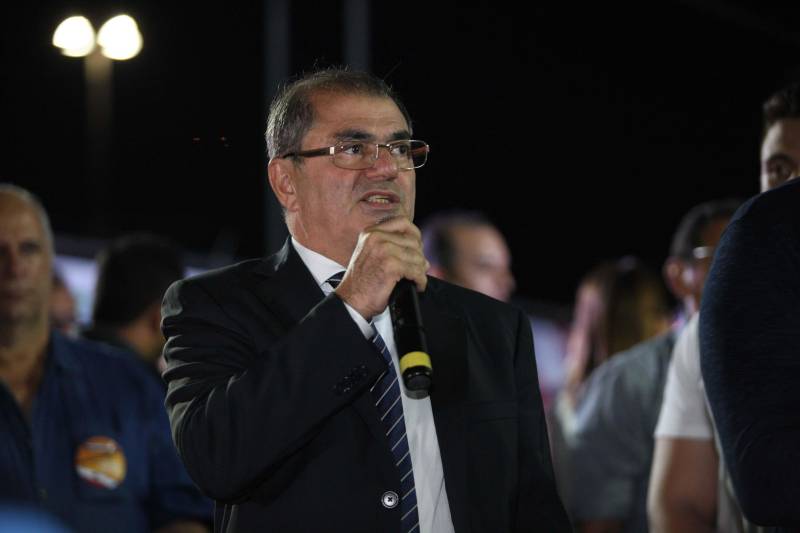 O Governo do Estado entregou, na tarde desta quinta-feira (05), 08 pick-ups e 08 SUVs e mais duas lanchas transatlânticas que irão reforçar a segurança pública nos municípios de Braganca, Capanema, Curuçá e Capanema, no nordeste do Estado e Parauapebas e Marabá na região Sudeste e Breves, no Marajó. O governo também entregou 50 ambulâncias que irão fortalecer a saúde básica nestes municípios. Os equipamentos foram adquiridos através de recursos provenientes de emendas parlamentares do deputado Wladimir Costa. O evento contou com a presença do governador Simão Jatene, do secretário de Segurança e Defesa Social, Luis Fernandes (foto), do secretário de Saúde Pública Vitor Matheus , prefeitos e outros representantes dos municípios. As viaturas foram repassadas aos municípios dentro do Plano de Ações Imediatas em Segurança Pública que foi elaborado em fevereiro deste ano e que tem , entre outras ações , o reforço das guardas municipais.
FOTO: THIAGO GOMES / AG. PARÁ
DATA: 04.07.2018
BELÉM - PARÁ <div class='credito_fotos'>Foto: Thiago Gomes /Ag. Pará | <a href='/midias/2018/originais/3d884032-f714-4a2f-8d5b-2af7766f3b26.jpg' download><i class='fa-solid fa-download'></i> Download</a></div>