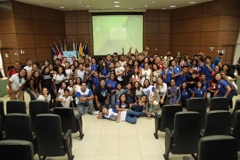 A culminância do Projeto Direitos Humanos em Cena e do Programa Trabalho Justiça e Cidadania (TJC), desenvolvidos com alunos da rede pública de ensino de Belém, ocorreu na manhã desta terça-feira (20). As ações são realizadas pelo Governo do Pará, por meio da Secretaria de Estado de Justiça e Diretos Humanos (Sejudh)/Coordenadoria de Enfrentamento ao Tráfico de Pessoas e ao Trabalho Escravo, em parceria com o Tribunal de Justiça do Pará e Associação dos Magistrados da Justiça do Trabalho (Amatra 8).
FOTO: WAGNER ALMEIDA / ASCOM SEJUDH
DATA: 20.11.2018
BELÉM - PARÁ
<div class='credito_fotos'>Foto: Wagner Almeida/ Ascom Sejudh | <a href='/midias/2018/originais/3dac88d6-174a-4ce7-88ff-e9701c3de014.jpg' download><i class='fa-solid fa-download'></i> Download</a></div>