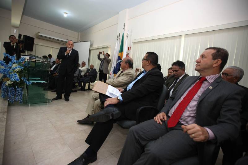 O governador Simão Jatene (foto) participou da reunião de lideranças da Assembleia de Deus, no Pará. A presença dele atendeu a um convite feito pela Convenção Interestadual de Ministros e Igrejas Evangélicas Assembleias de Deus no Estado do Pará (Comieadepa). Acompanhado do presidente da Assembleia Legislativa do Estado do Pará (Alepa), Márcio Miranda e do deputado estadual, Olival Marques.
FOTO: ANTONIO SILVA / AG. PARÁ
DATA: 28.03.2018
BELÉM - PARÁ <div class='credito_fotos'>Foto: Antônio Silva/Ag. Pará | <a href='/midias/2018/originais/3db2e6b9-b4b4-4c2f-9a0c-7085b898d132.jpg' download><i class='fa-solid fa-download'></i> Download</a></div>