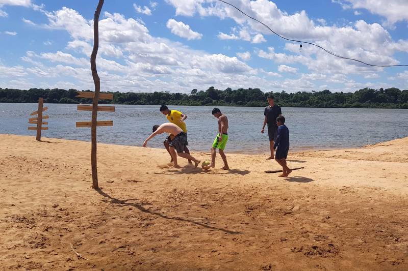 A 100 quilômetros de Marabá, a cidade de Palestina do Pará se torna um recanto para os veranistas que procuram nas águas do Araguaia descanso, contemplação da natureza e diversão.
FOTO: ASCOM CRGSP
DATA: 08.07.2018
PALESTINA DO PARÁ - PARÁ <div class='credito_fotos'>Foto: ASCOM CRGSP | <a href='/midias/2018/originais/3de874c4-74cb-463b-b657-c6f06e8a77f4.jpg' download><i class='fa-solid fa-download'></i> Download</a></div>