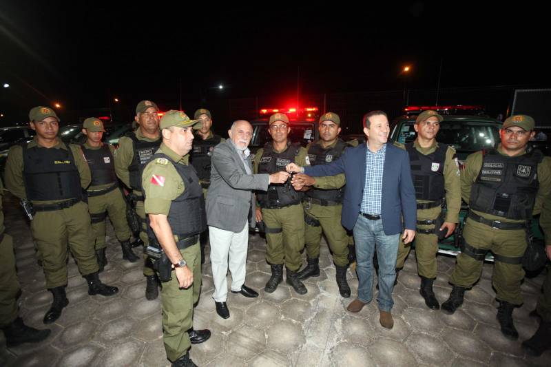 O governo do Estado reforçou a segurança na região, com mais três viaturas que farão a chamada Patrulha Rural, que se somam às duas já entregues no mês de abril."Esses veículos terão essa prioridade de fazer o policiamento em áreas mais afastadas dos centros urbanos. 

FOTO: THIAGO GOMES / AG. PARÁ
DATA: 21.05.2018
MARABÁ - PARÁ <div class='credito_fotos'>Foto: Thiago Gomes /Ag. Pará   |   <a href='/midias/2018/originais/3df99e4d-897a-49fc-b1df-c810b1e0c78a.jpg' download><i class='fa-solid fa-download'></i> Download</a></div>