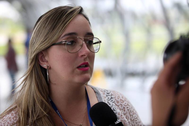 Jornalistas, influenciadores digitais e membros da sociedade civil organizada participaram, nesta quinta-feira (15), da visita guiada ao Parque Estadual do Utinga (Peut) que será inaugurado na sexta-feira (16), às 16h30. Os convidados foram recebidos pelo secretário estadual de Cultura, o arquiteto Paulo Chaves; pelo presidente do Ideflor-bio, Thiago Novaes; pelo gerente do Peut, Julio Meyer; pelo secretário de comunicação, Daniel Nardin e pelo representante da diretoria da Unidade de Conservação do Parque, Wendel Andrade. O evento começou às 9h com a apresentação das melhorias feitas no espaço durante as obras, dos serviços que funcionarão no local e de algumas normas de utilização desse novo equipamento.
FOTO: SIDNEY OLIVEIRA / AG. PARÁ
DATA: 15.03.2018
BELÉM - PARÁ <div class='credito_fotos'>Foto: Sidney Oliveira/Ag. Pará | <a href='/midias/2018/originais/3e895e37-98bd-4b9c-9fec-b19ce067781b.jpg' download><i class='fa-solid fa-download'></i> Download</a></div>