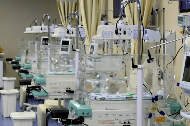 Em apenas um mês de funcionamento, o Hospital Materno-Infantil de Barcarena Dra. Anna Turan (HMIB) alcançou 97% em satisfação dos usuários, de acordo com o Serviço de Atendimento ao Usuário (SAU). Nesse período, o hospital teve grande atuação na região em atendimento humanizado, serviços e equipamentos.
FOTO: SIDNEY OLIVEIRA / ARQUIVO AG. PARÁ
DATA: 20.09.2018
BARCARENA - PARÁ <div class='credito_fotos'>Foto: Sidney Oliveira/Ag. Pará | <a href='/midias/2018/originais/3eb96d10-e17f-46aa-89cf-33c270dc232e.jpg' download><i class='fa-solid fa-download'></i> Download</a></div>