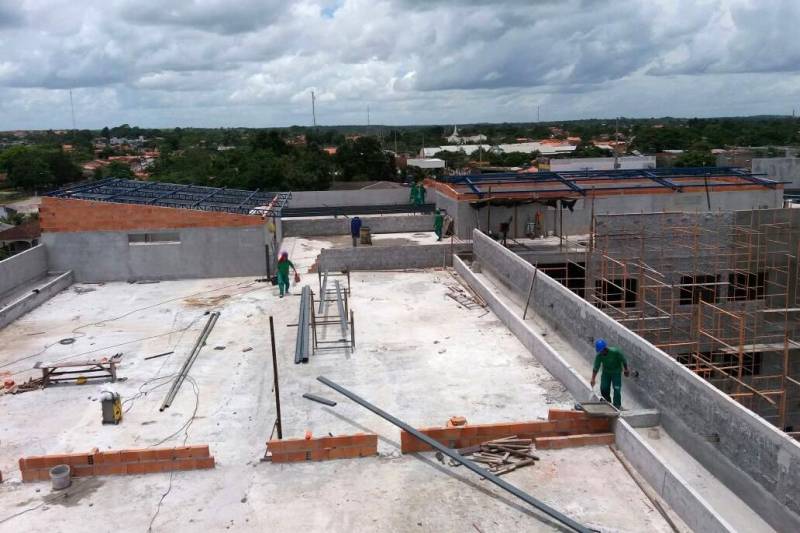 Um passo importante para expandir a rede pública de saúde do estado. As obras de construção de dois novos hospitais no nordeste do Pará já estão em estágio avançado. Ambos serão referência em atendimento na região: o Hospital Regional de Castanhal e o Hospital Materno-infantil de Capanema (foto).
FOTO: ASCOM SEDOP
DATA: 26.04.2018
CAPANEMA - PARÁ <div class='credito_fotos'>Foto: Ascom Sedop | <a href='/midias/2018/originais/3ec3ffb2-5362-4102-8e35-b7804c3d712a.jpg' download><i class='fa-solid fa-download'></i> Download</a></div>