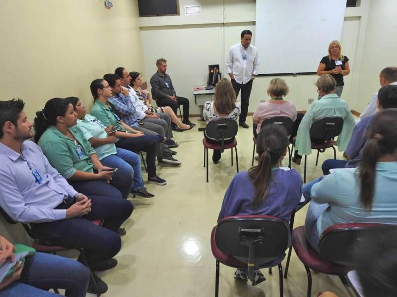 Cultura organizacional de melhoria contínua e maturidade institucional. Estes são dois aspectos fundamentais para que uma instituição de saúde seja Acreditada com Excelência pela Organização Nacional de Acreditação (ONA). O Hospital Regional Público da Transamazônica (foto), em Altamira, no sudoeste do Pará, que em 2016 conquistou a certificação ONA 3 – Acreditado com Excelência, manteve o reconhecimento, após nova avaliação. O status ONA 3 atesta que o Hospital da Transamazônica, gerenciado pela Pró-Saúde Associação Beneficente de Assistência Social e Hospitalar, por meio de contrato com a Secretaria de Estado de Saúde Pública (Sespa), preenche todos os requisitos para um bom atendimento aos usuários. A unidade recebeu a visita de avaliadores da Fundação Carlos Alberto Vanzolini, credenciada pela ONA, e após minuciosa auditoria obteve a manutenção do nível de excelência em gestão.
FOTO: ASCOM / HRPT
DATA: 26.04.2018
ALTAMIRA - PARÁ <div class='credito_fotos'>Foto: ASCOM HRPT | <a href='/midias/2018/originais/3ee7c4c4-f9f2-4c1c-8c36-d372d1ba1d89.jpg' download><i class='fa-solid fa-download'></i> Download</a></div>
