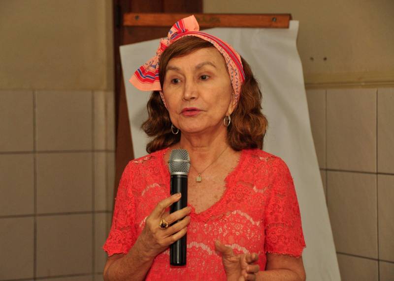 De acordo com a coordenadora estadual da Saúde do Adolescente, Vera Canto, o Seminário tem o objetivo de sensibilizar os municípios que estão com maior incidência de obesidade no estado. “Esses municípios receberam recursos financeiros e foram chamados para traçar um plano e em seguida executar as ações de prevenção”, finalizou Vera
FOTO: JOSÉ PANTOJA / ASCOM SESPA
DATA: 07.02.2018
BELÉM - PARÁ <div class='credito_fotos'>Foto: José Pantoja / Ascom Sespa | <a href='/midias/2018/originais/3f5bf3fd-7c64-41e8-91df-b24b11de6dbd.jpg' download><i class='fa-solid fa-download'></i> Download</a></div>