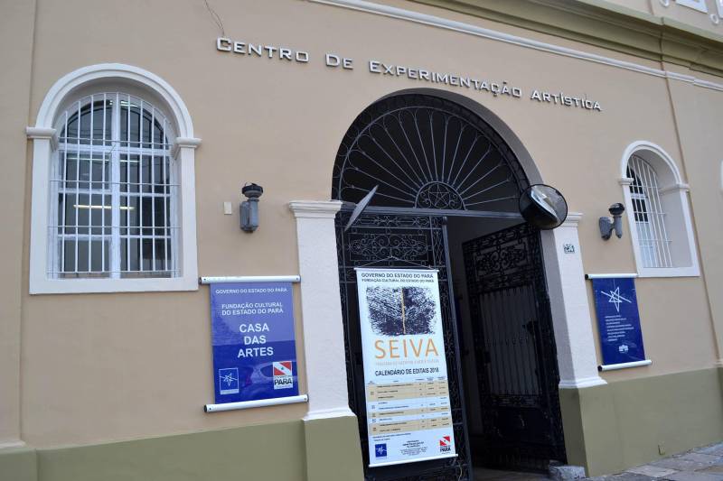 Foi publicada nesta quarta-feira, 7, na edição do Diário Oficial do Estado, a lista inicial dos projetos inscritos para o Prêmio de Pesquisa e Experimentação Artística 2018 da Fundação Cultural do Pará (FCP). Clique aqui e confira a lista dos artistas da fase de habilitação inicial e a lista dos artistas não habilitados. Ao todo, 102 projetos estão na lista inicial, os demais artistas que não foram contemplados podem entrar com recurso no prazo de dois dias, no protocolo da FCP, localizado na avenida Gentil Bittencourt, nº 650.
FOTO: ASCOM FCP
DATA: 07.02.2018
BELÉM - PARÁ <div class='credito_fotos'>Foto: ASCOM FCP | <a href='/midias/2018/originais/3f8e028c-038e-4fe9-8fef-617f3f5f47d0.jpg' download><i class='fa-solid fa-download'></i> Download</a></div>